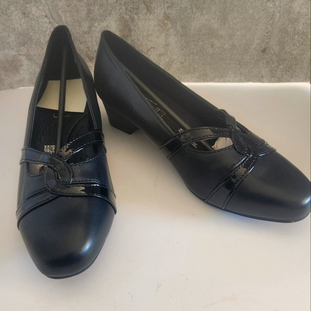 Comfort Well by Beacon Women Block Heeled Slip On Loafers Size US 8.5M Black